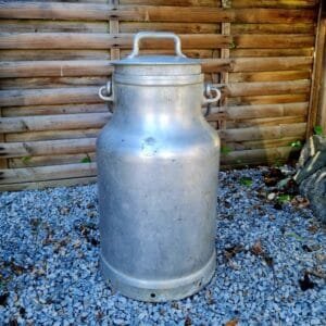 Pot de lait en zinc